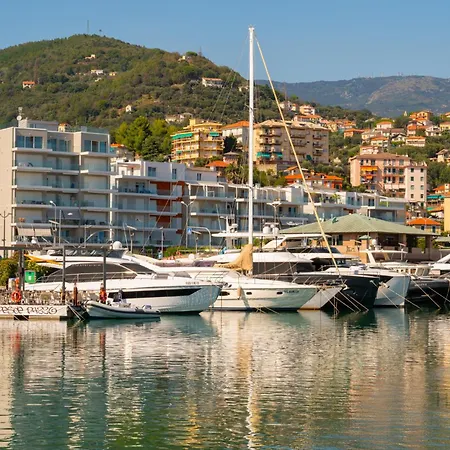Garden & Sea View - Free Access And Garage - Wifi Apartment *