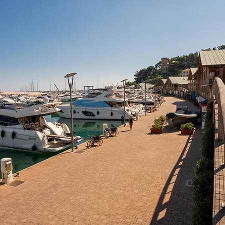 Garden & Sea View - Free Access And Garage - Wifi