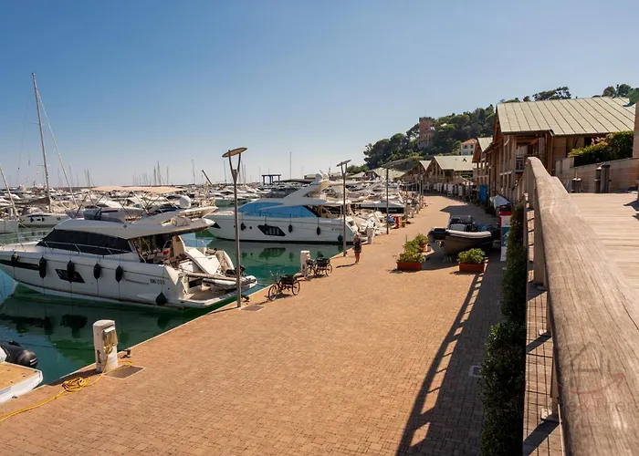 Garden & Sea View - Free Access And Garage - Wifi
